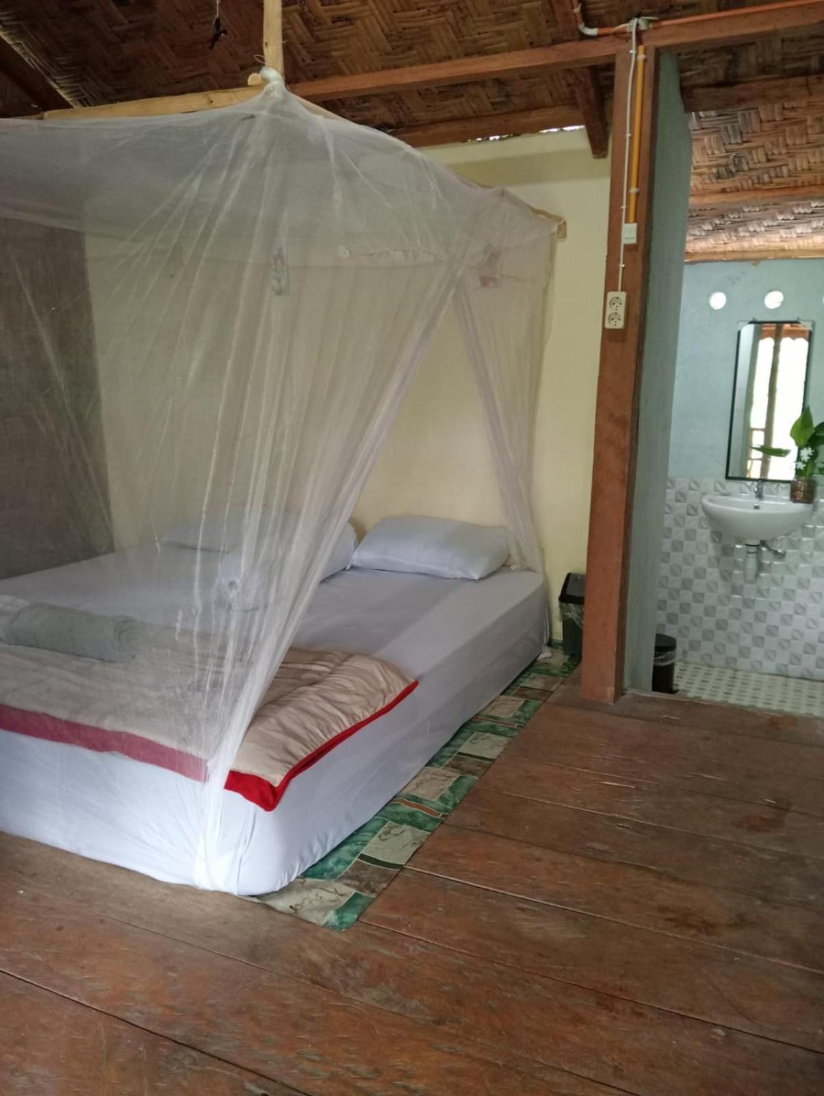 Landak River Guest House Only Trekking With Us Bukit Lawang Eksteriør billede