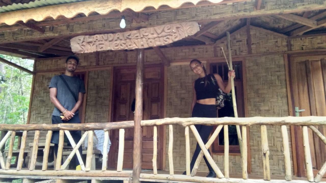 Landak River Guest House Only Trekking With Us Bukit Lawang Eksteriør billede