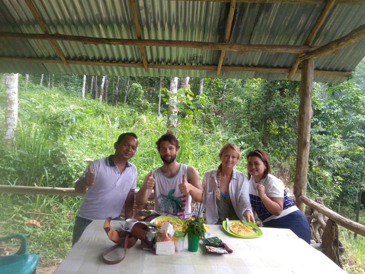 Landak River Guest House Only Trekking With Us Bukit Lawang Eksteriør billede