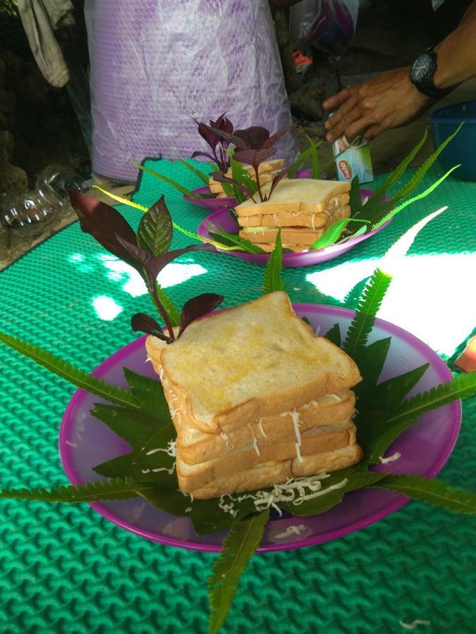 Landak River Guest House Only Trekking With Us Bukit Lawang Eksteriør billede